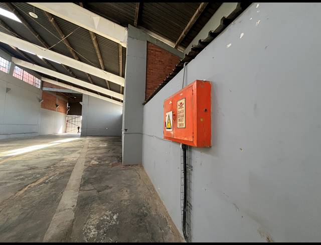 552M² WAREHOUSE TO LET IN EASTLEIGH